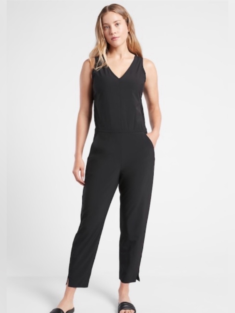 Athleta Brooklyn Black V-Neck Sleeveless Semi Fitted Lightweight Jumpsuit Size 0